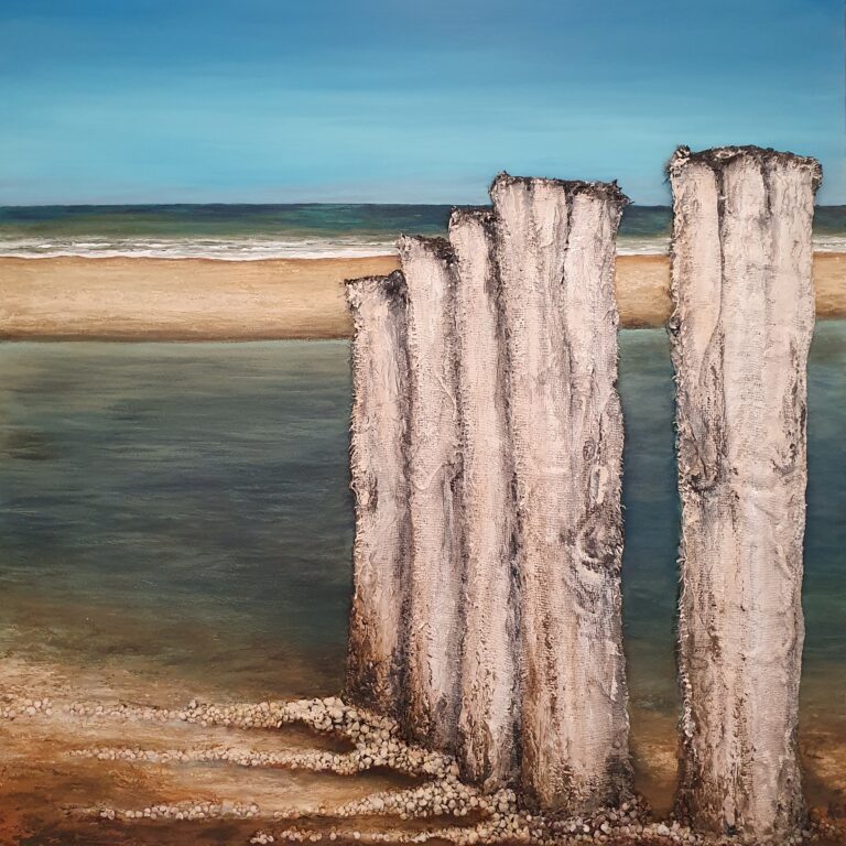 schilderij van een zeegezicht met zee en strandpalen